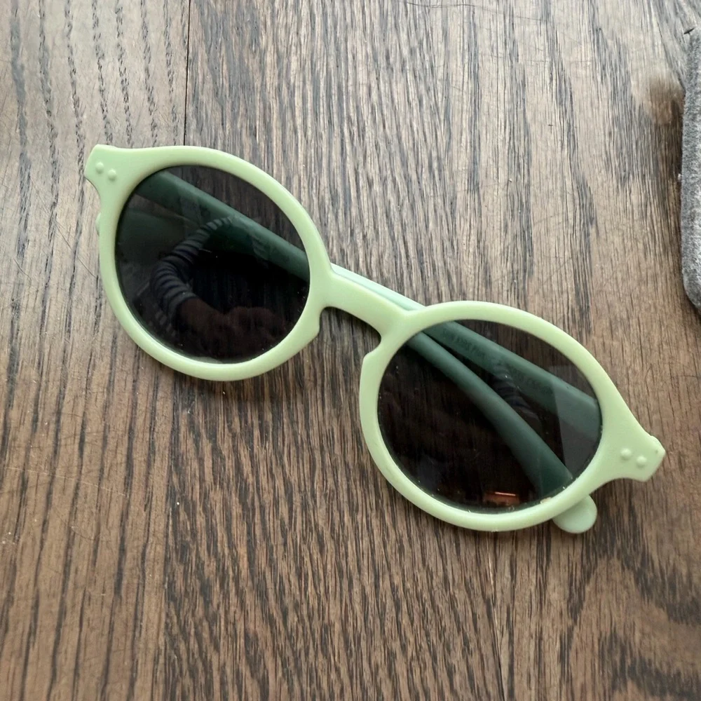 Izipizi kids+ Round Sunglasses in Light Green